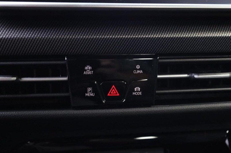 Volkswagen Golf GTI Vehicle Image 13