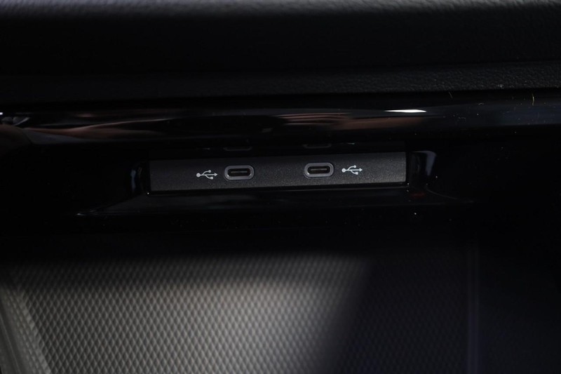 Volkswagen Golf GTI Vehicle Image 14