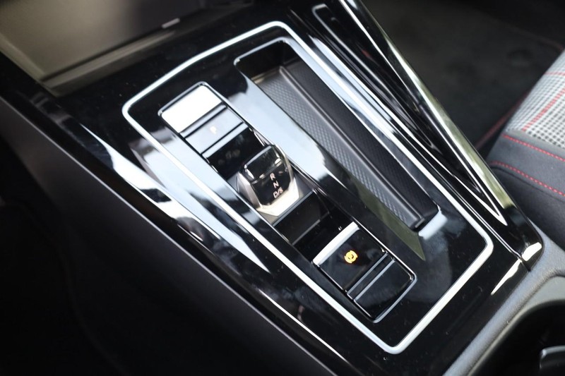 Volkswagen Golf GTI Vehicle Image 15