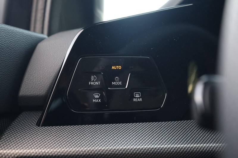 Volkswagen Golf GTI Vehicle Image 18