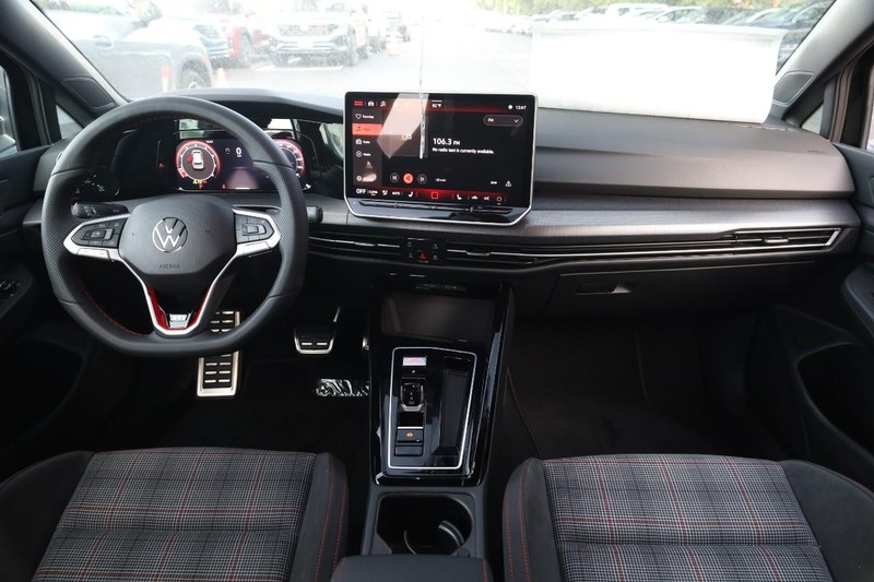 Volkswagen Golf GTI Vehicle Image 21