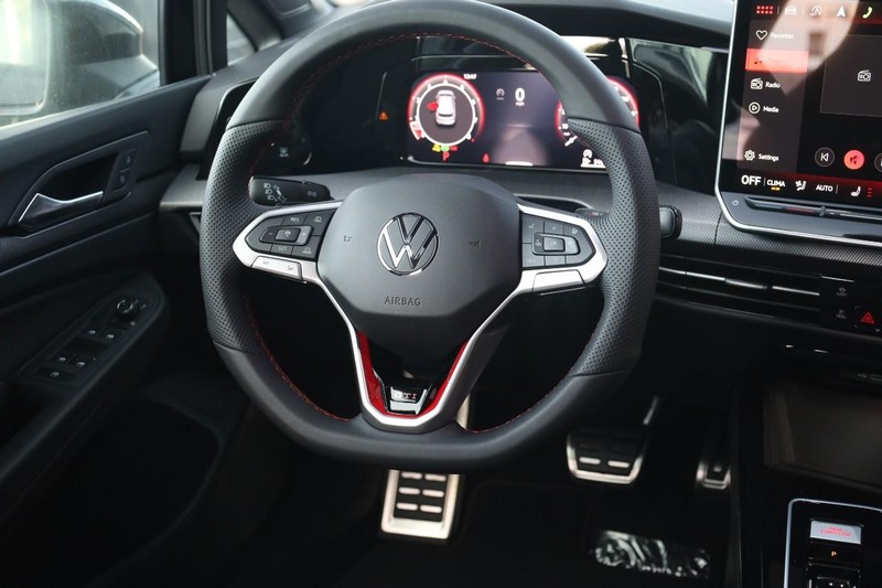 Volkswagen Golf GTI Vehicle Image 22
