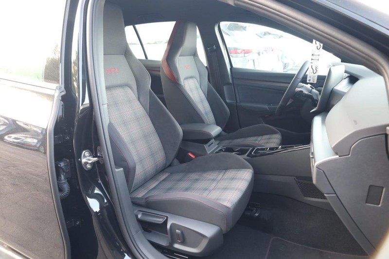Volkswagen Golf GTI Vehicle Image 24