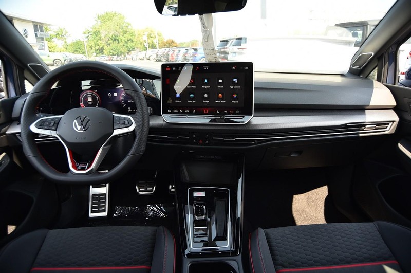 Volkswagen Golf GTI Vehicle Image 07