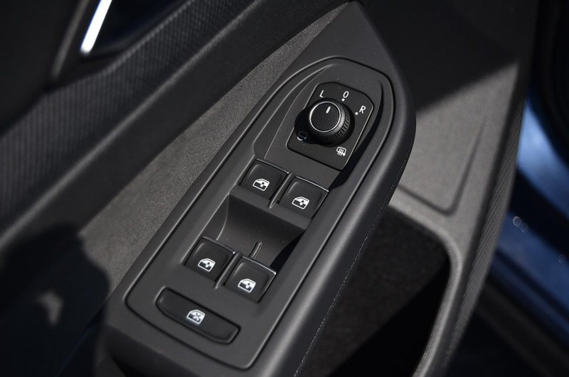 Volkswagen Golf GTI Vehicle Image 08