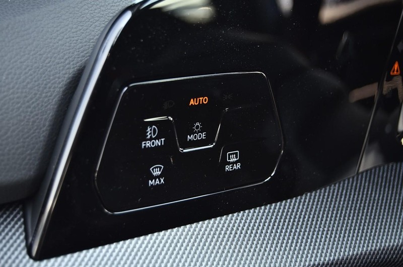 Volkswagen Golf GTI Vehicle Image 10