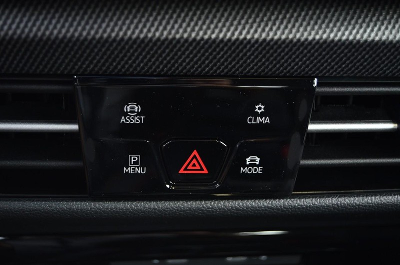 Volkswagen Golf GTI Vehicle Image 14