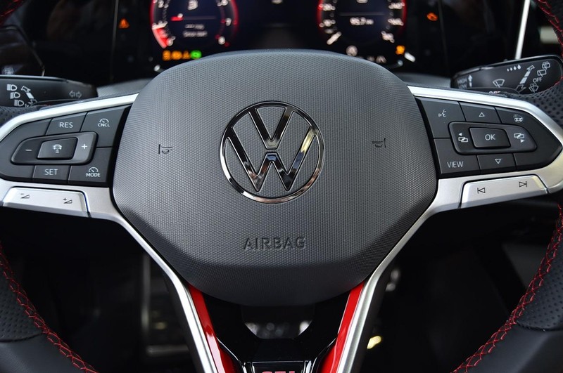 Volkswagen Golf GTI Vehicle Image 17