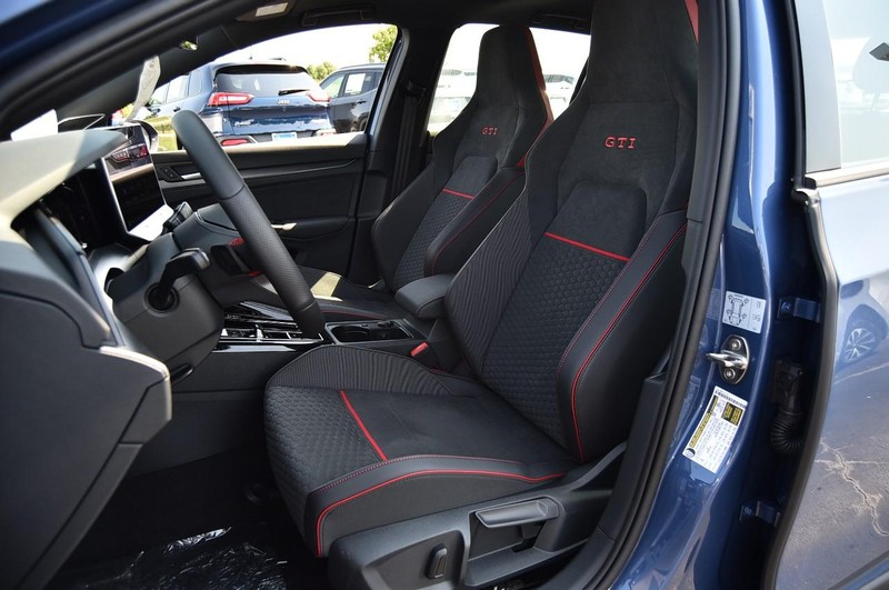 Volkswagen Golf GTI Vehicle Image 18