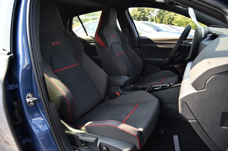 Volkswagen Golf GTI Vehicle Image 19