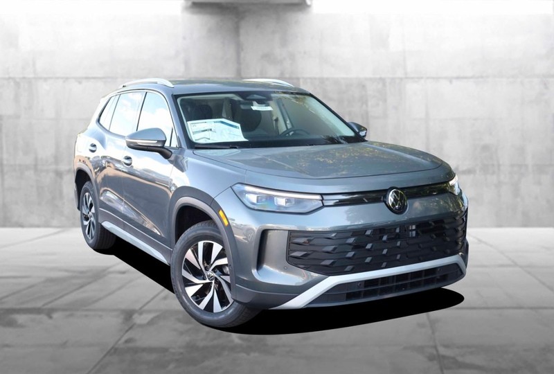 Volkswagen Tiguan Vehicle Image 02