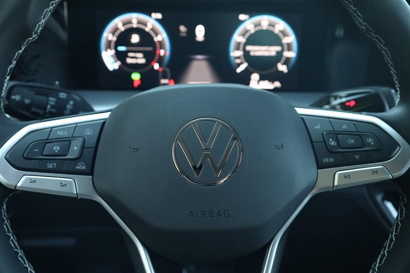 Volkswagen Tiguan Vehicle Image 09