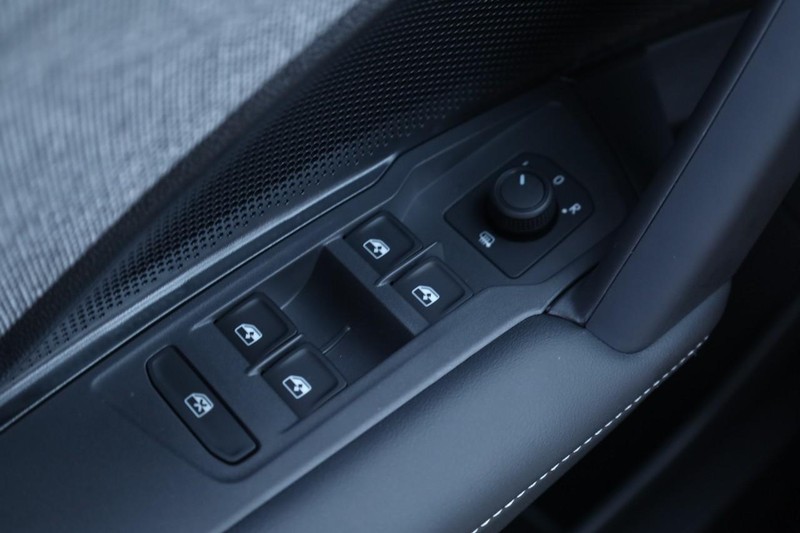 Volkswagen Tiguan Vehicle Image 16