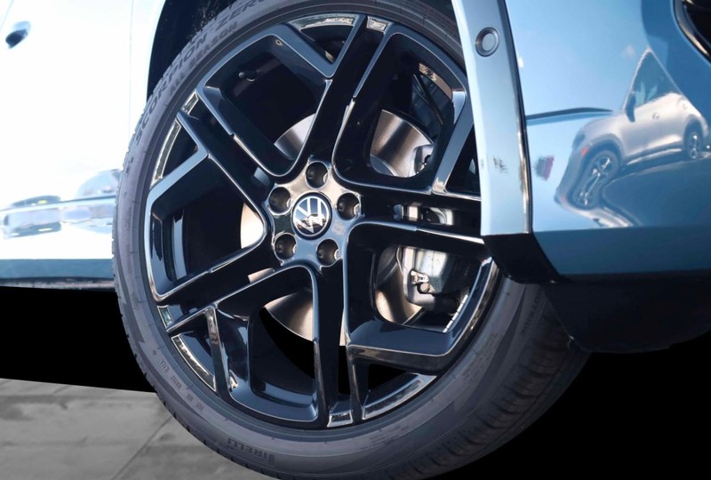 Volkswagen Tiguan Vehicle Image 03