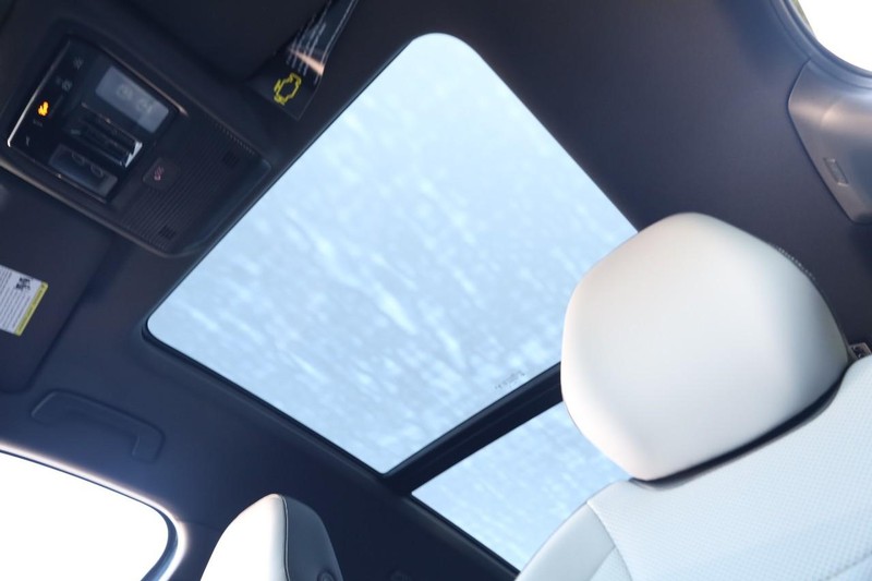 Volkswagen Tiguan Vehicle Image 09