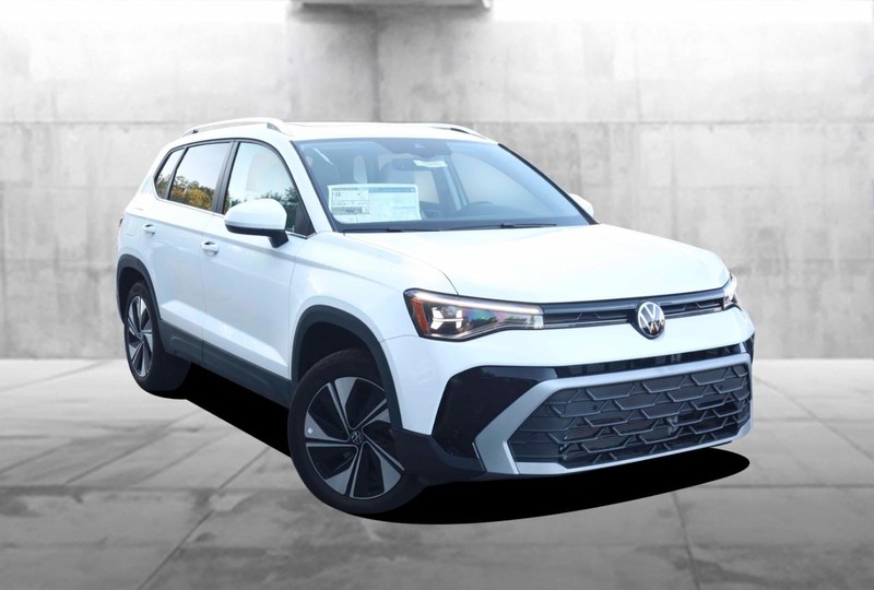 Volkswagen Taos Vehicle Image 02