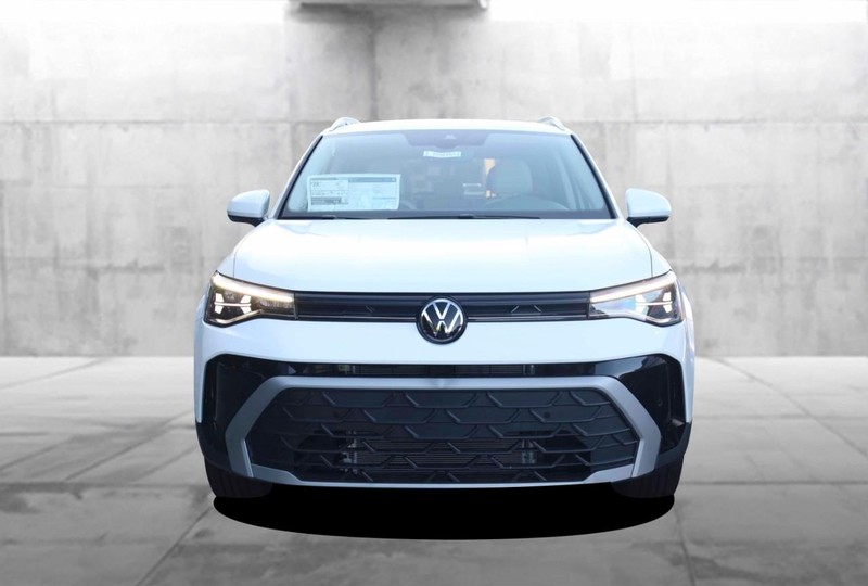 Volkswagen Taos Vehicle Image 04