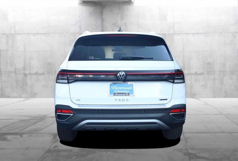 Volkswagen Taos Vehicle Image 06