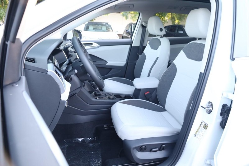 Volkswagen Taos Vehicle Image 08