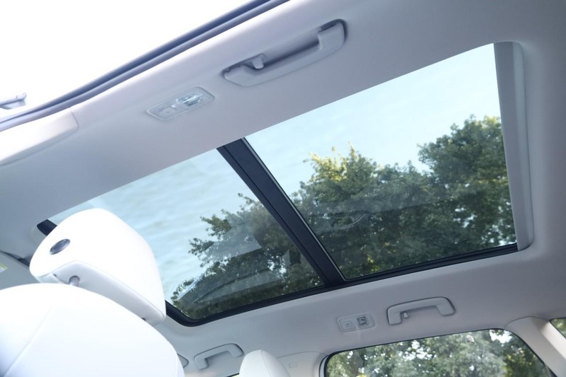 Volkswagen Taos Vehicle Image 09