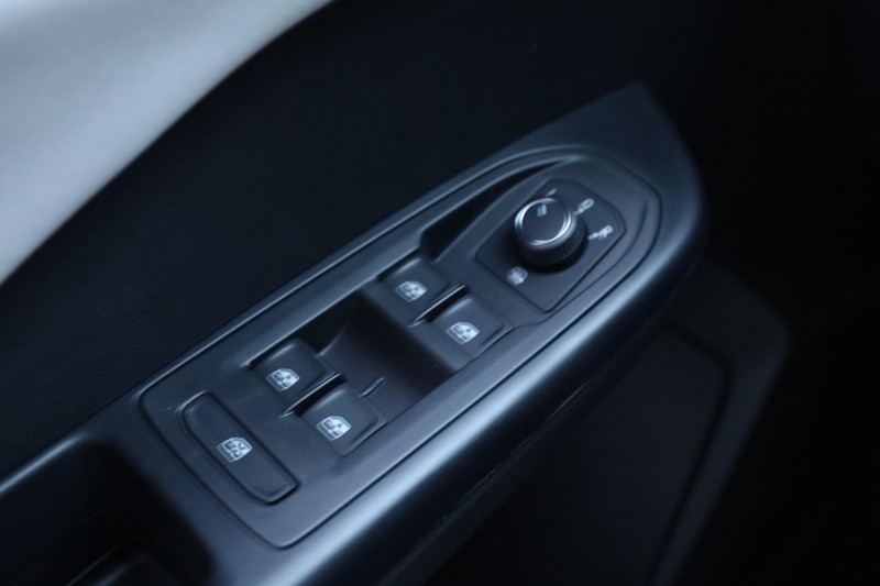 Volkswagen Taos Vehicle Image 19
