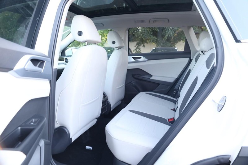 Volkswagen Taos Vehicle Image 21
