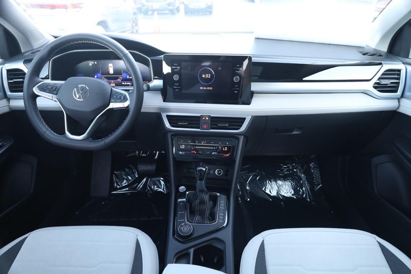 Volkswagen Taos Vehicle Image 23