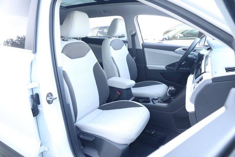 Volkswagen Taos Vehicle Image 25