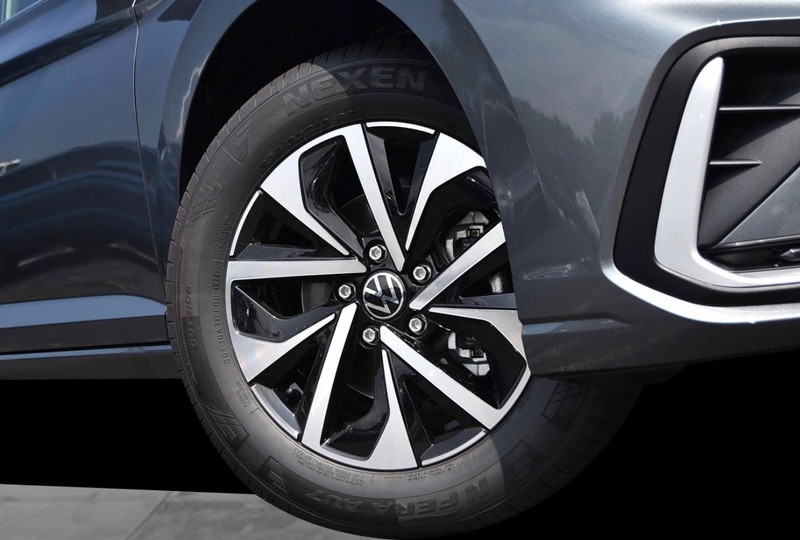 Volkswagen Jetta Vehicle Image 03
