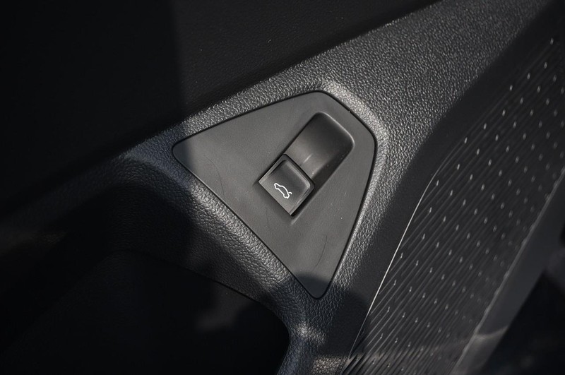 Volkswagen Jetta Vehicle Image 09
