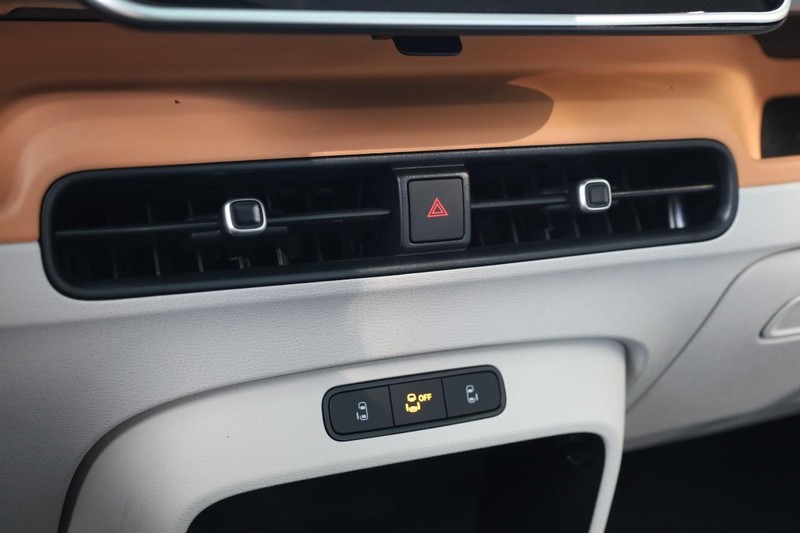 Volkswagen ID. Buzz Vehicle Image 20