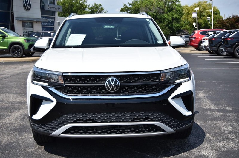 Volkswagen Taos Vehicle Image 04