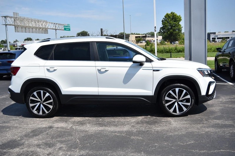 Volkswagen Taos Vehicle Image 05