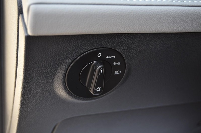 Volkswagen Taos Vehicle Image 11
