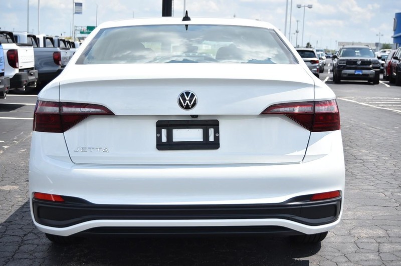 Volkswagen Jetta Vehicle Image 06