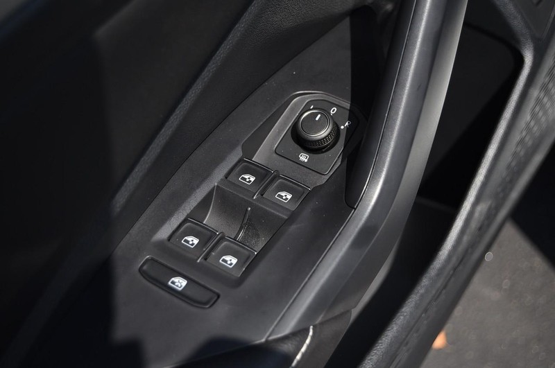 Volkswagen Jetta Vehicle Image 08