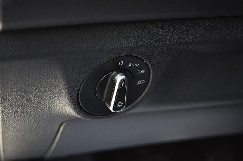 Volkswagen Jetta Vehicle Image 11