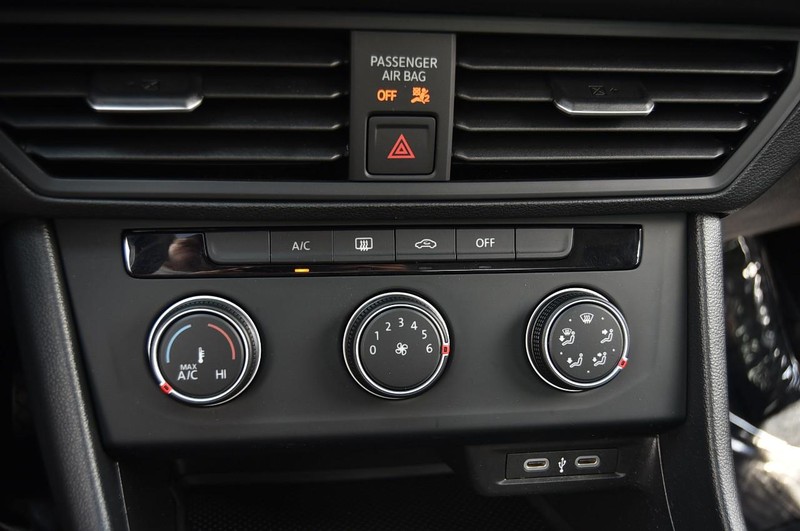 Volkswagen Jetta Vehicle Image 15