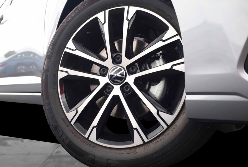 Volkswagen Jetta Vehicle Image 03