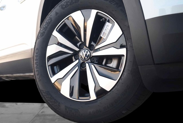 Volkswagen Atlas Cross Sport Vehicle Image 03