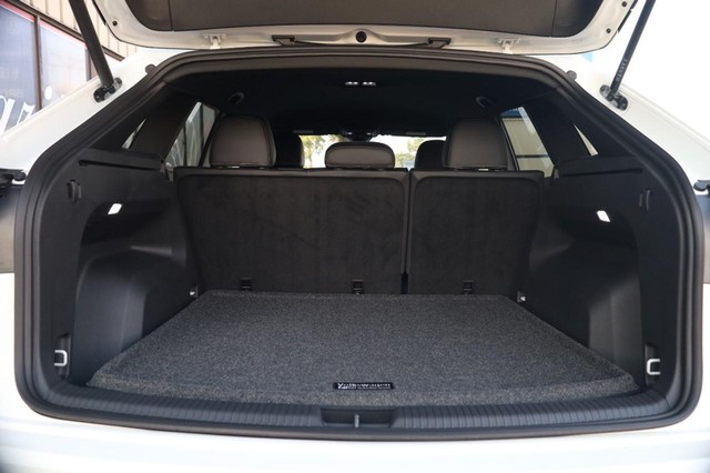 Volkswagen Atlas Cross Sport Vehicle Image 07