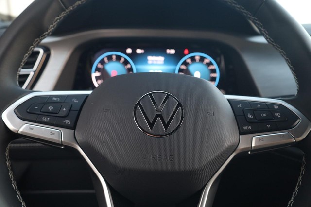 Volkswagen Atlas Cross Sport Vehicle Image 09