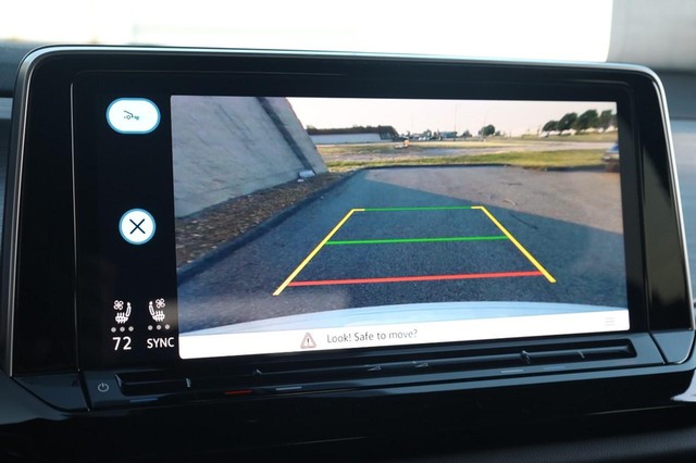 Volkswagen Atlas Cross Sport Vehicle Image 12