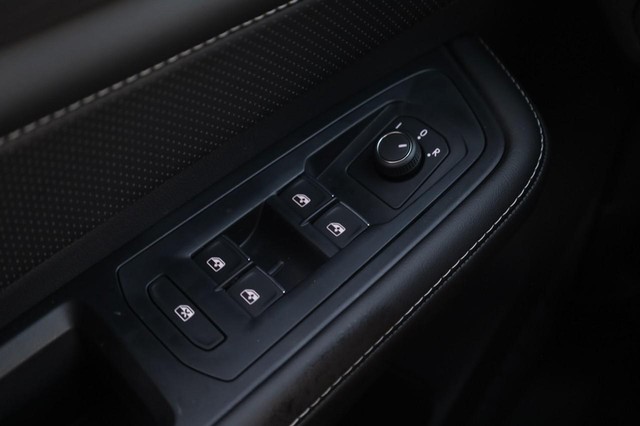 Volkswagen Atlas Cross Sport Vehicle Image 17