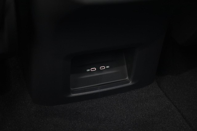 Volkswagen Atlas Cross Sport Vehicle Image 21