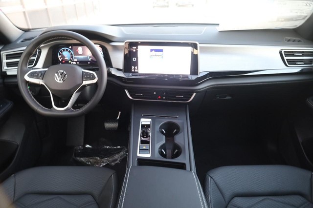 Volkswagen Atlas Cross Sport Vehicle Image 22