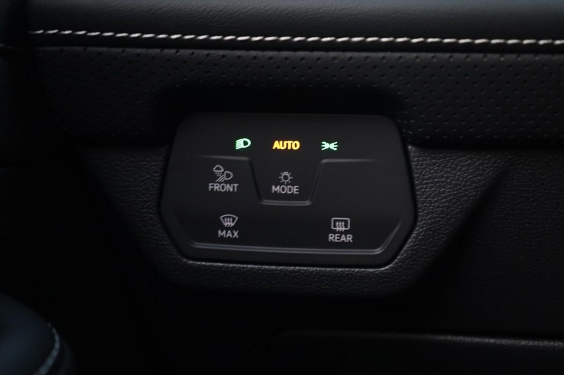 Volkswagen Atlas Cross Sport Vehicle Image 18