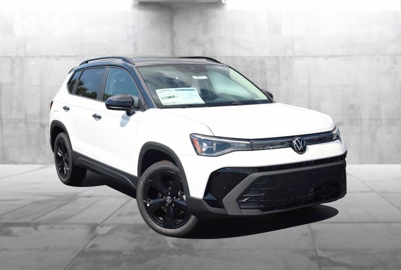 Volkswagen Taos Vehicle Image 02