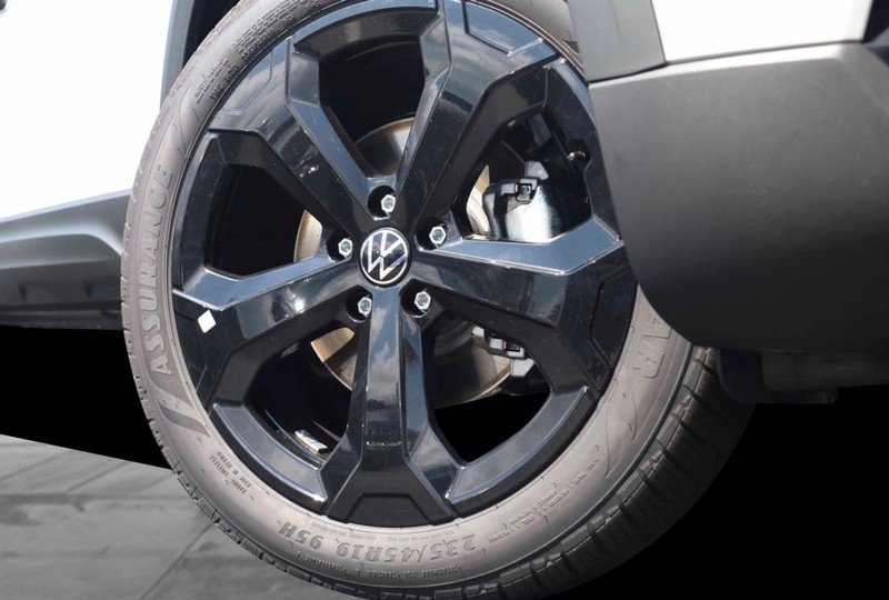 Volkswagen Taos Vehicle Image 03