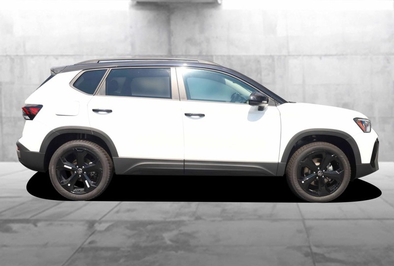 Volkswagen Taos Vehicle Image 05